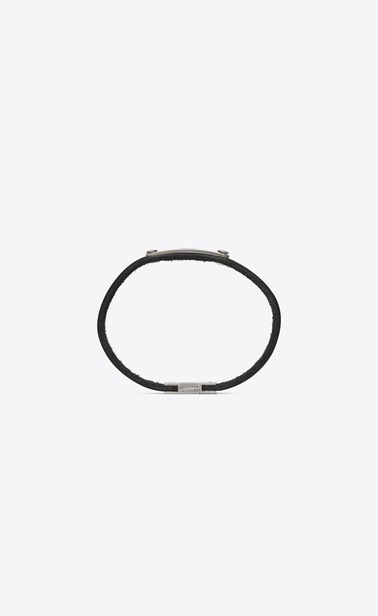 armband aus schwarzem leder mit saint laurent id-anhänger